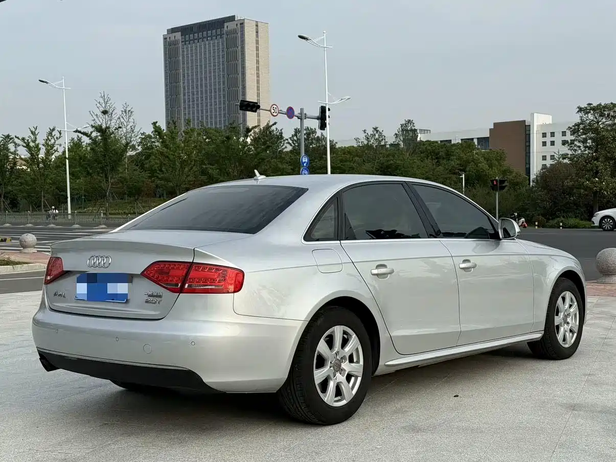 Audi A4L 2012 2.0 TFSI Auto Standard фото 9