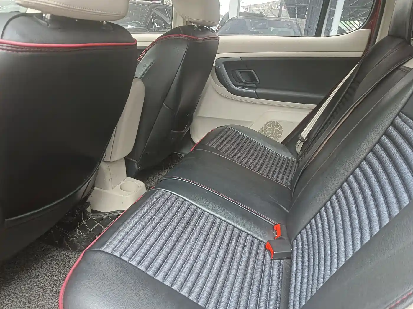 Škoda Fabia 2014 1.6L Automatic Crystal Enjoy Edition фото 8