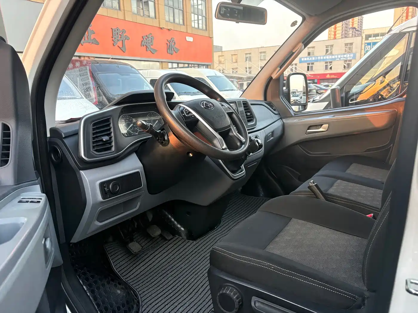 Photo 4 - SAIC Maxus Xintu V80