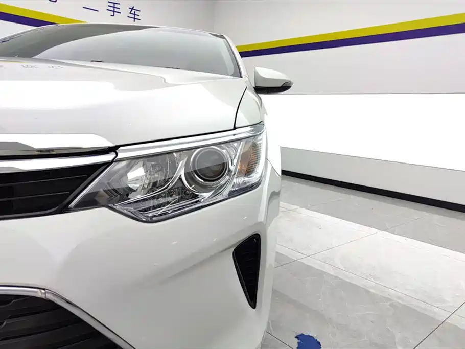 Toyota Camry 2016 2.0G 10th Anniversary Leading Edition фото 5
