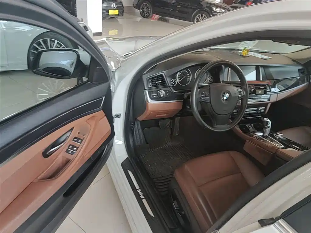 BMW 5 Series 2014 520Li Elegance фото 16