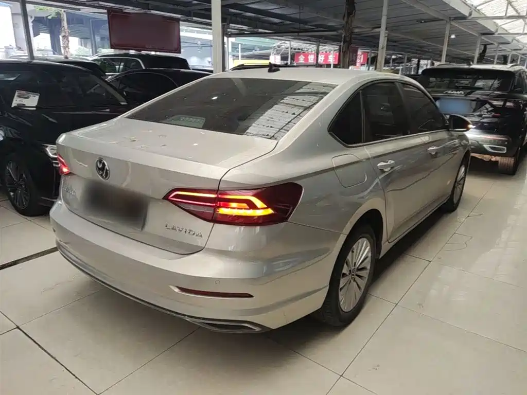 Volkswagen Lavida 2021 1.5L Auto Comfort Edition фото 7