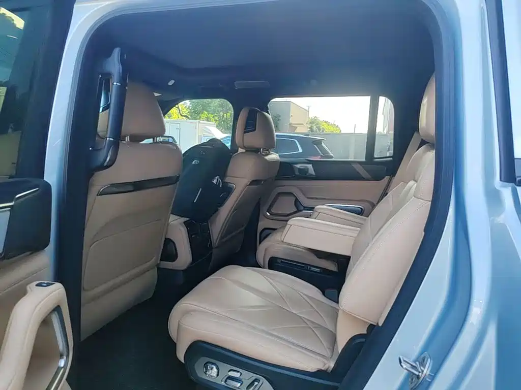 Fang Cheng Bao Leopard 8 2026 2025 Zhiyong Flagship 6-Seater