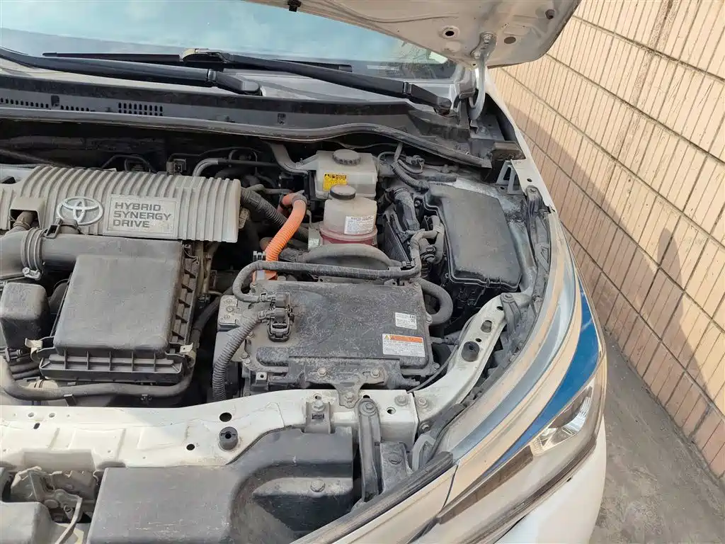 Toyota Corolla 2016 Hybrid 1.8L E-CVT Leading Edition фото 22