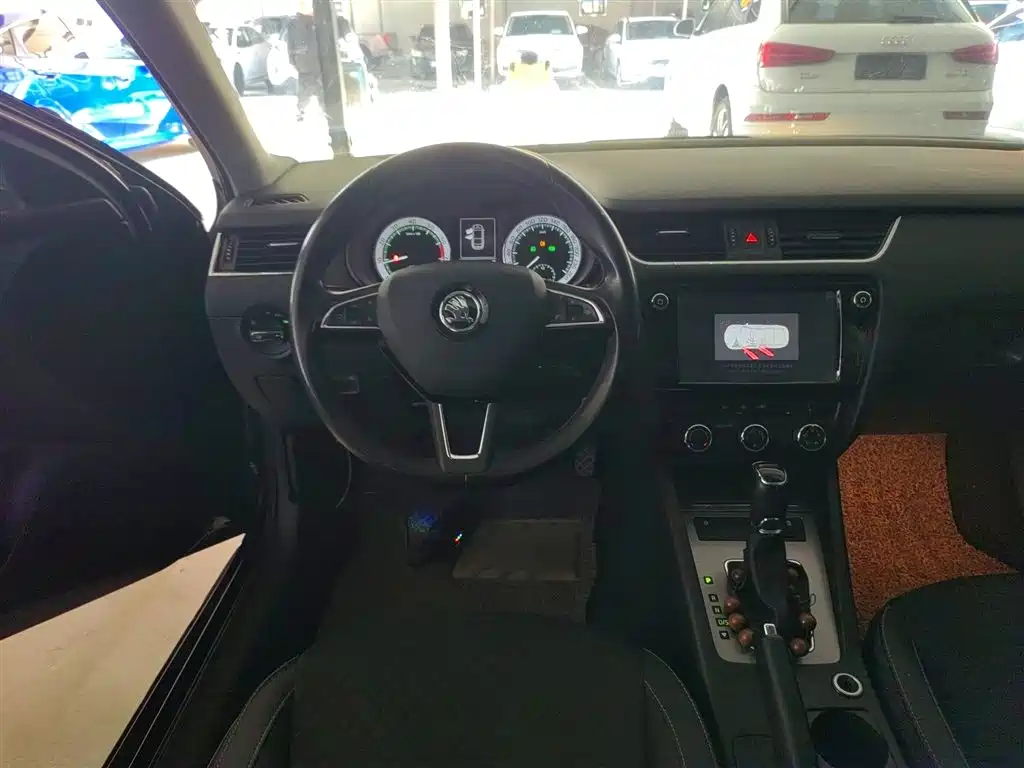 Škoda Octavia 2018 1.6L Automatic Luxury фото 7