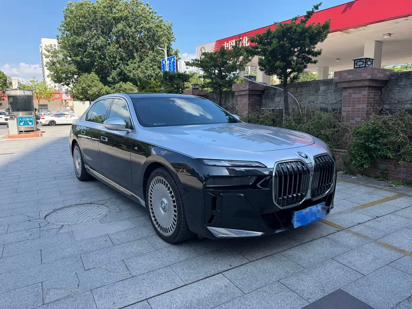 BMW 7 Series 2023 Facelift 740Li Exclusive M Sport Package фото 3