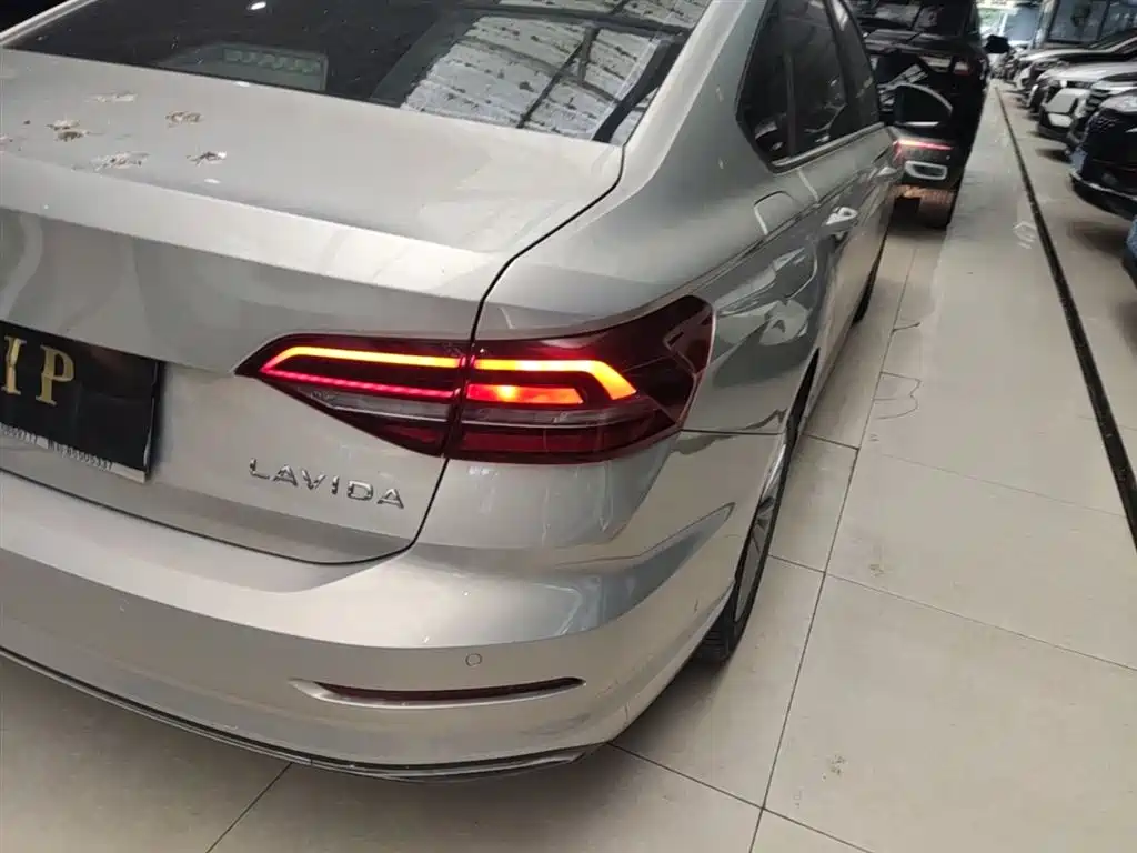 Volkswagen Lavida 2021 1.5L Auto Comfort Edition фото 8