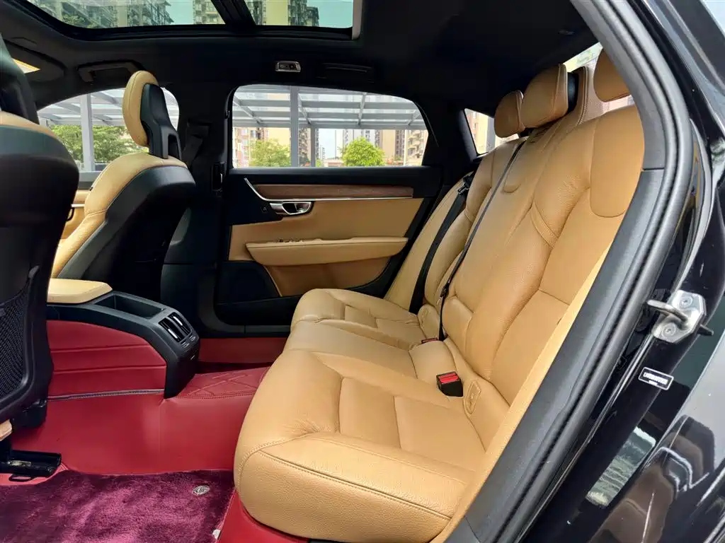 Фото 13 - Volvo S90