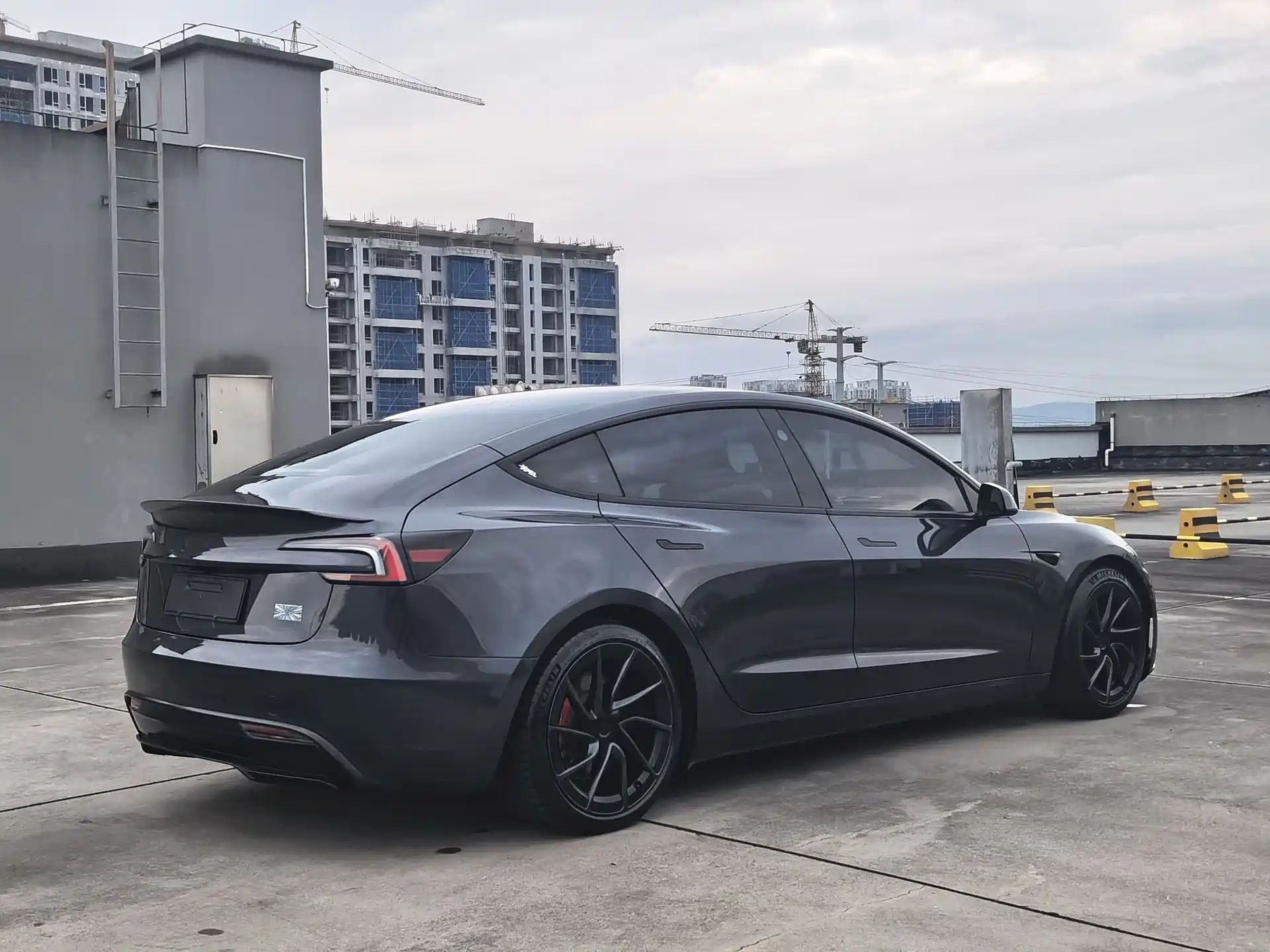 Фото 4 - Tesla Model 3