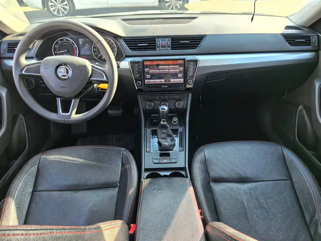 Škoda Superb 2016 TSI280 DSG Advance Edition фото 9