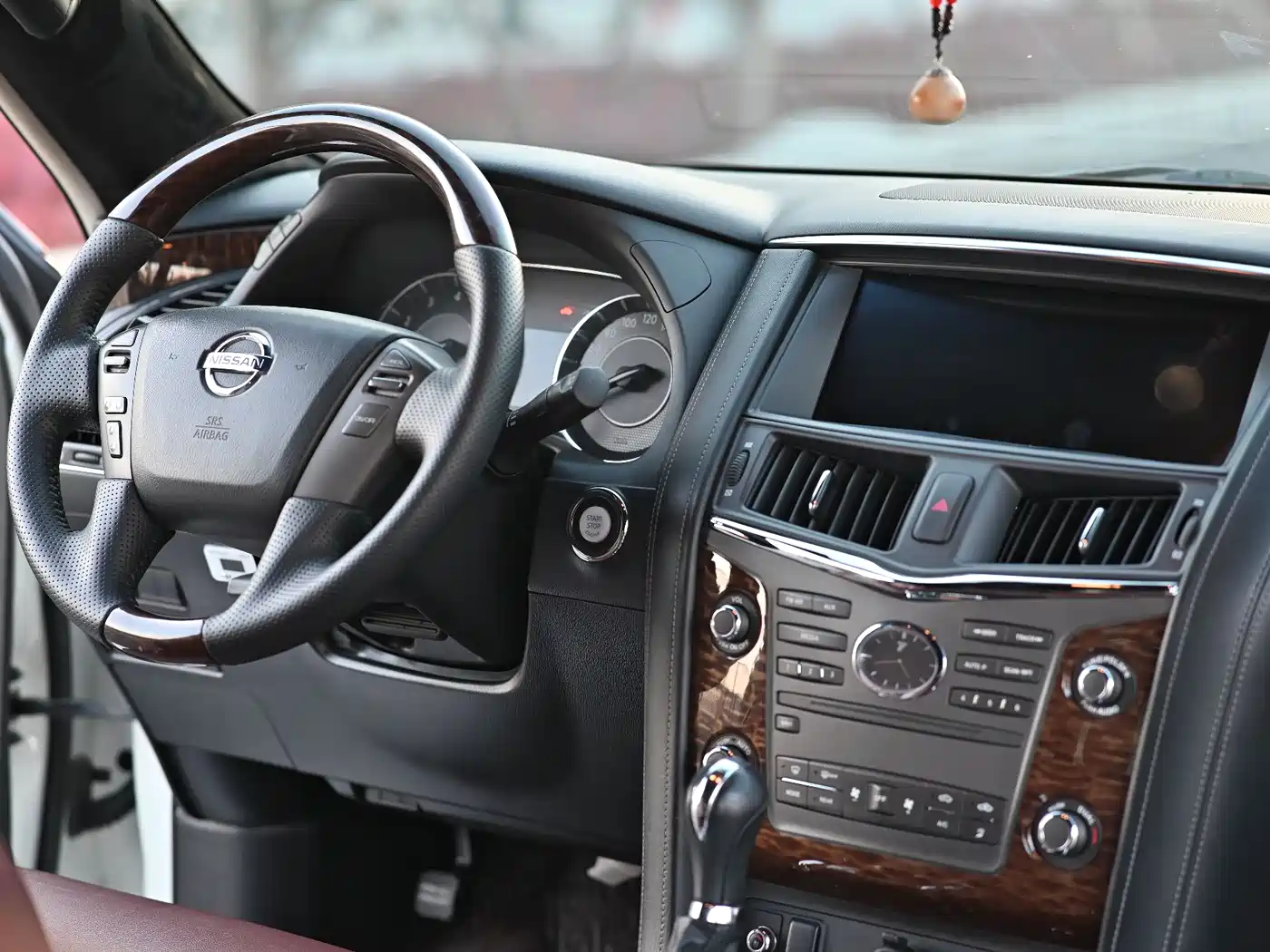 Nissan Patrol 2018 4.0L Leadership фото 6