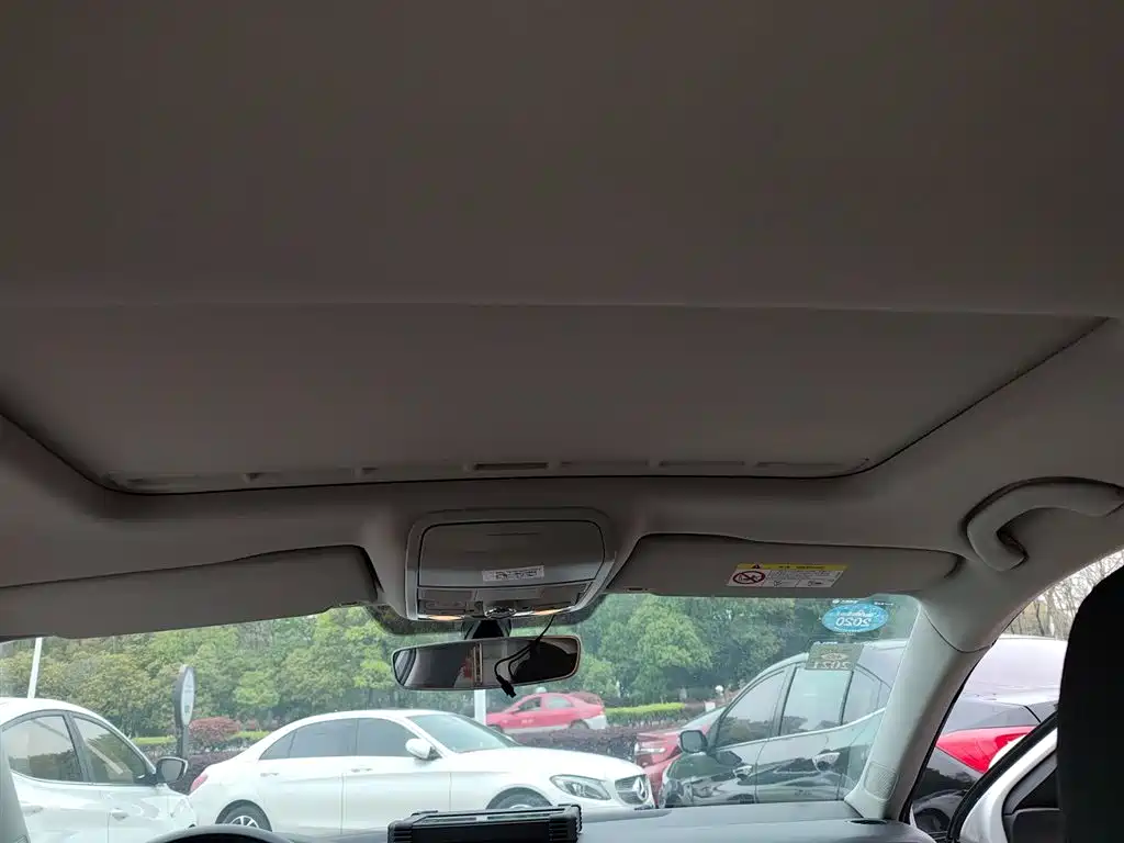 Volkswagen Sagitar 2018 1.6L Automatic Comfort фото 18