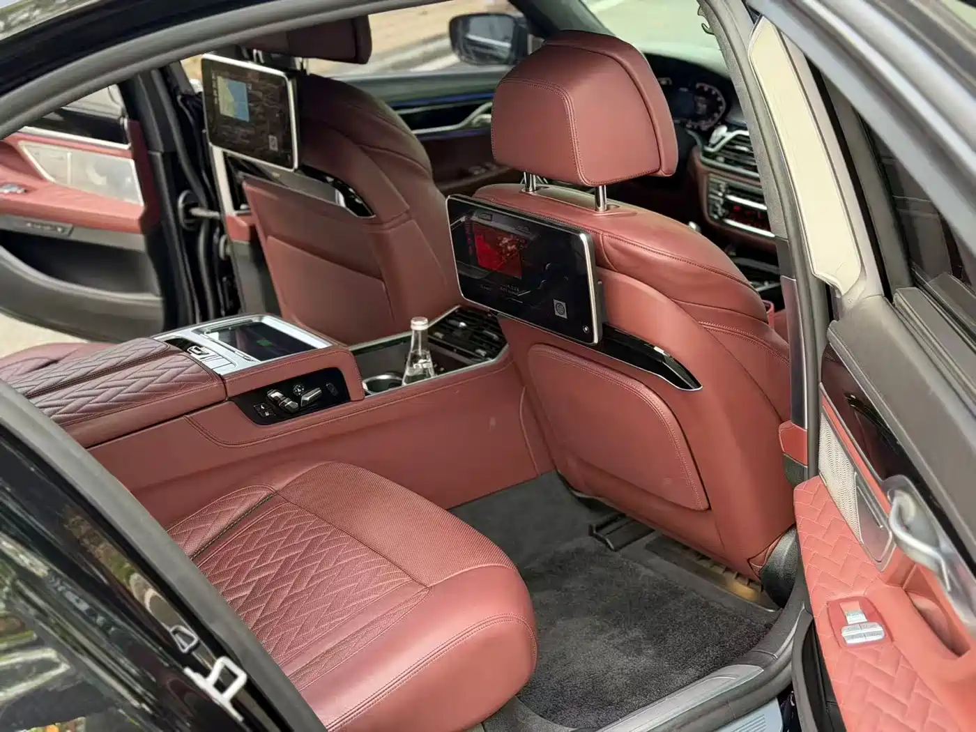 BMW 7 Series 2019 M760Li xDrive V12 Luxury Package фото 6