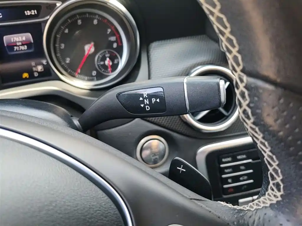 Mercedes-Benz GLA 2017 GLA 200 Dynamic фото 14