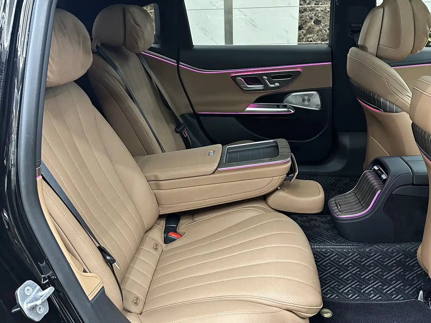 Mercedes-Benz E-Class 2024 Model E 300 L Luxury фото 12