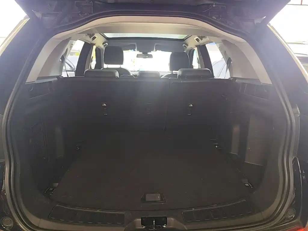 Land Rover Discovery Sport 2019 240PS SE Edition China VI фото 19