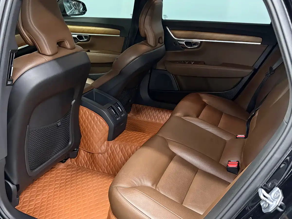 Фото 6 - Volvo S90