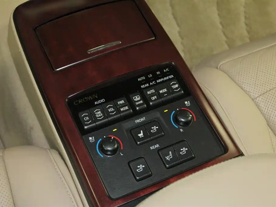 Toyota Crown 2010 4.3L Royal Saloon VIP фото 26