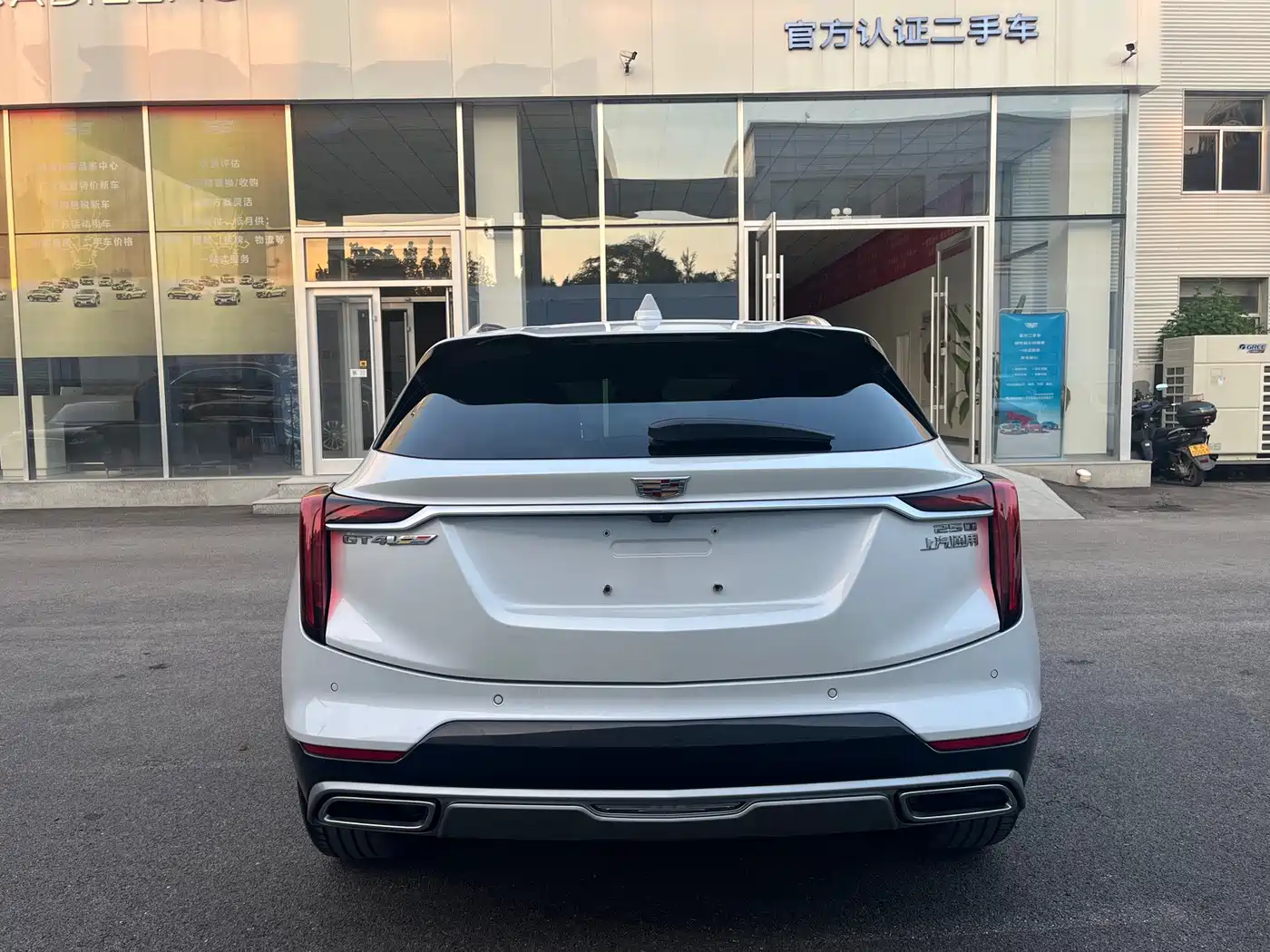 Cadillac GT4 2024 2023 25T Luxury Edition