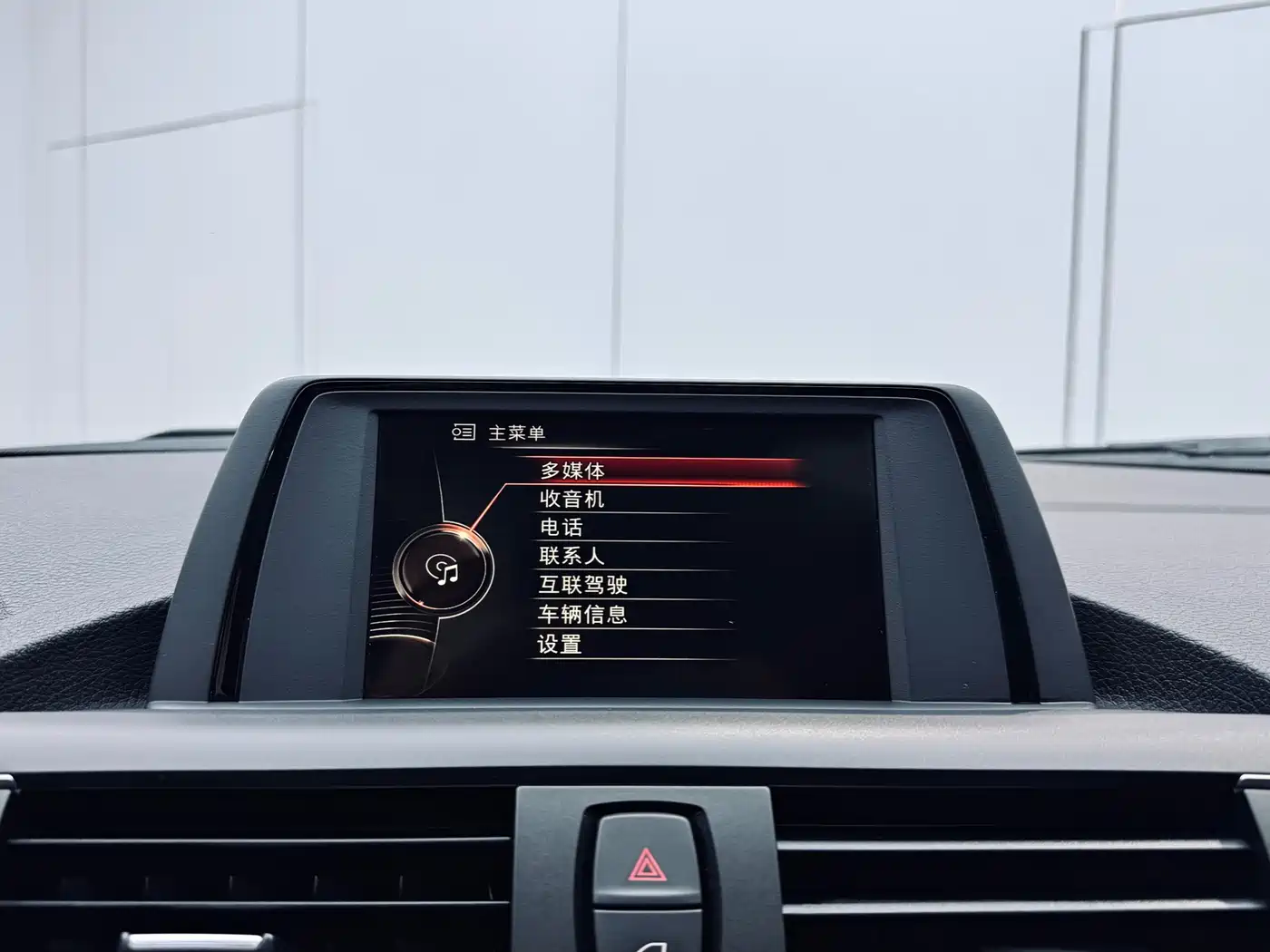 BMW 1 Series (Import) 2015 120i Leading фото 13