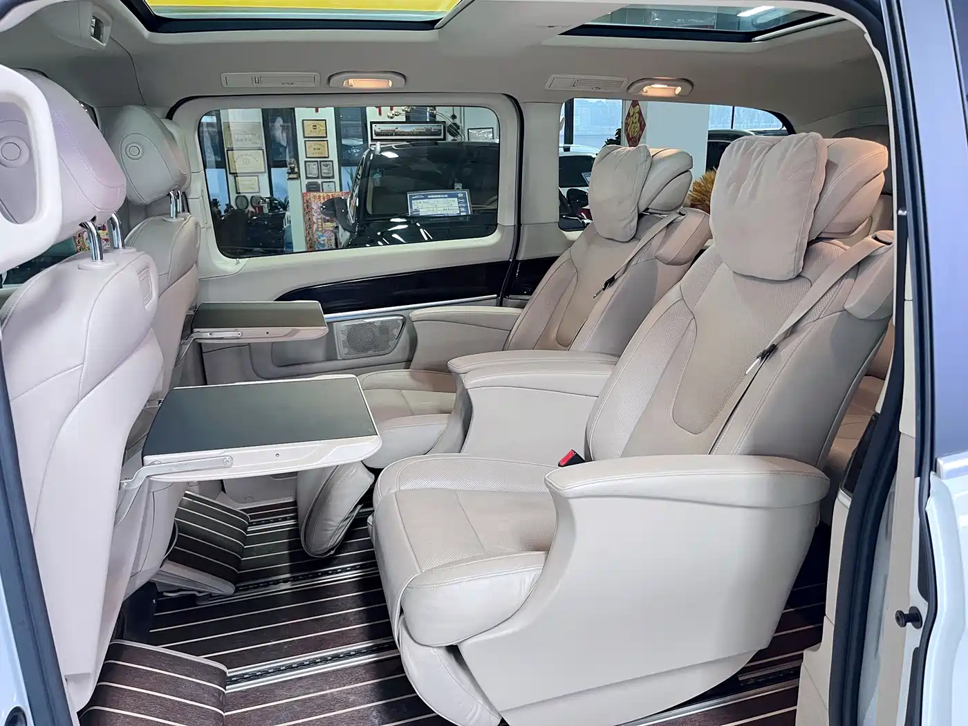 Mercedes-Benz V-Class 2017 Model V 260 Premium Edition фото 7