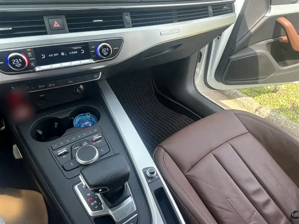 Audi A4L 2018 30th Anniversary 45 TFSI quattro Personality Sport фото 19