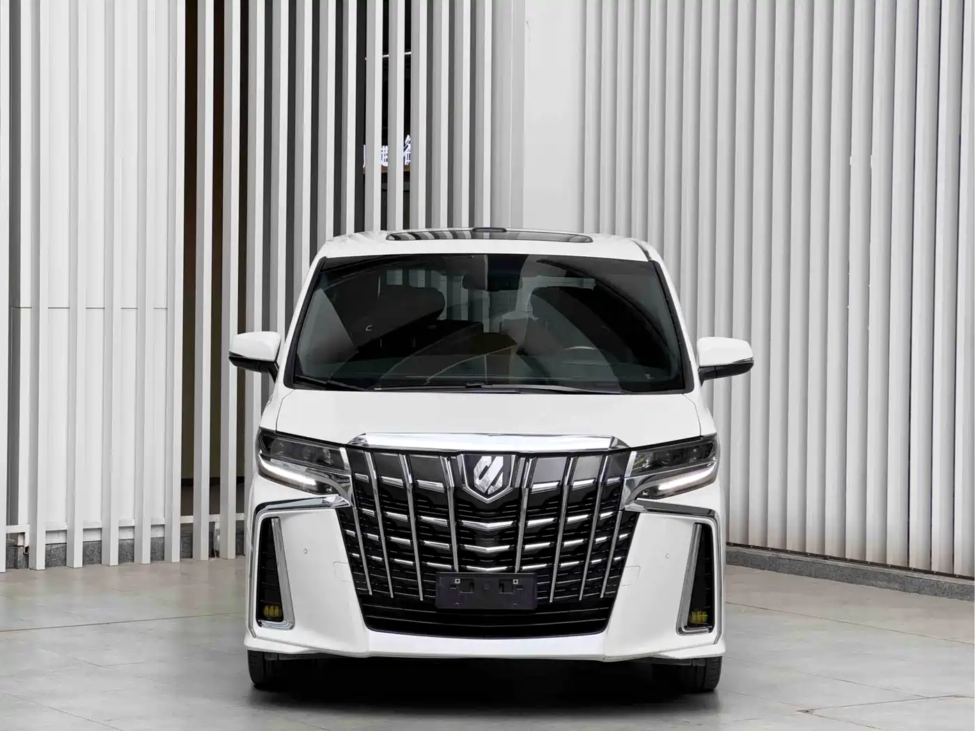 Toyota Alphard 2015 3.5L Premium Edition фото 2