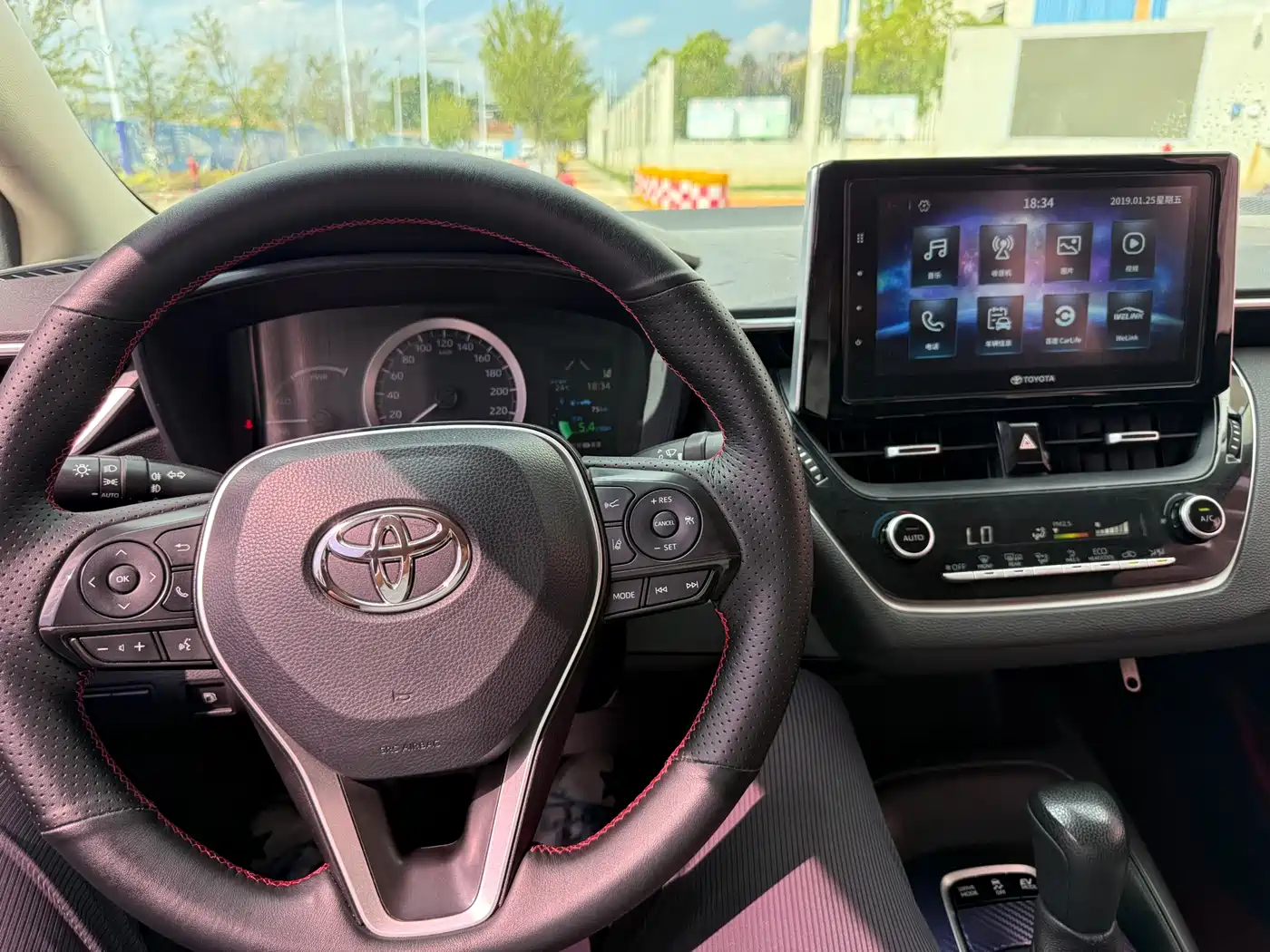 Toyota Corolla 2019 Hybrid 1.8L E-CVT GL-i Elite Edition фото 7