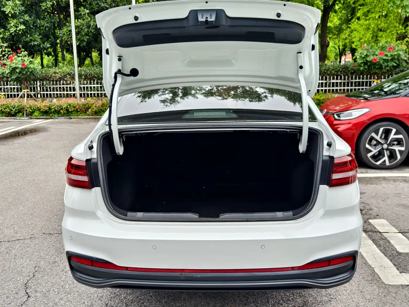 Volkswagen Lavida 2023 Facelift 1.5L Auto Comfort Edition фото 6