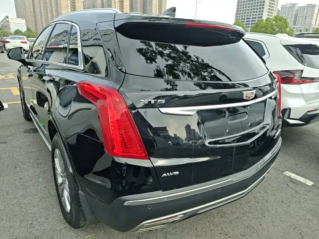 Photo 5 - Cadillac XT5