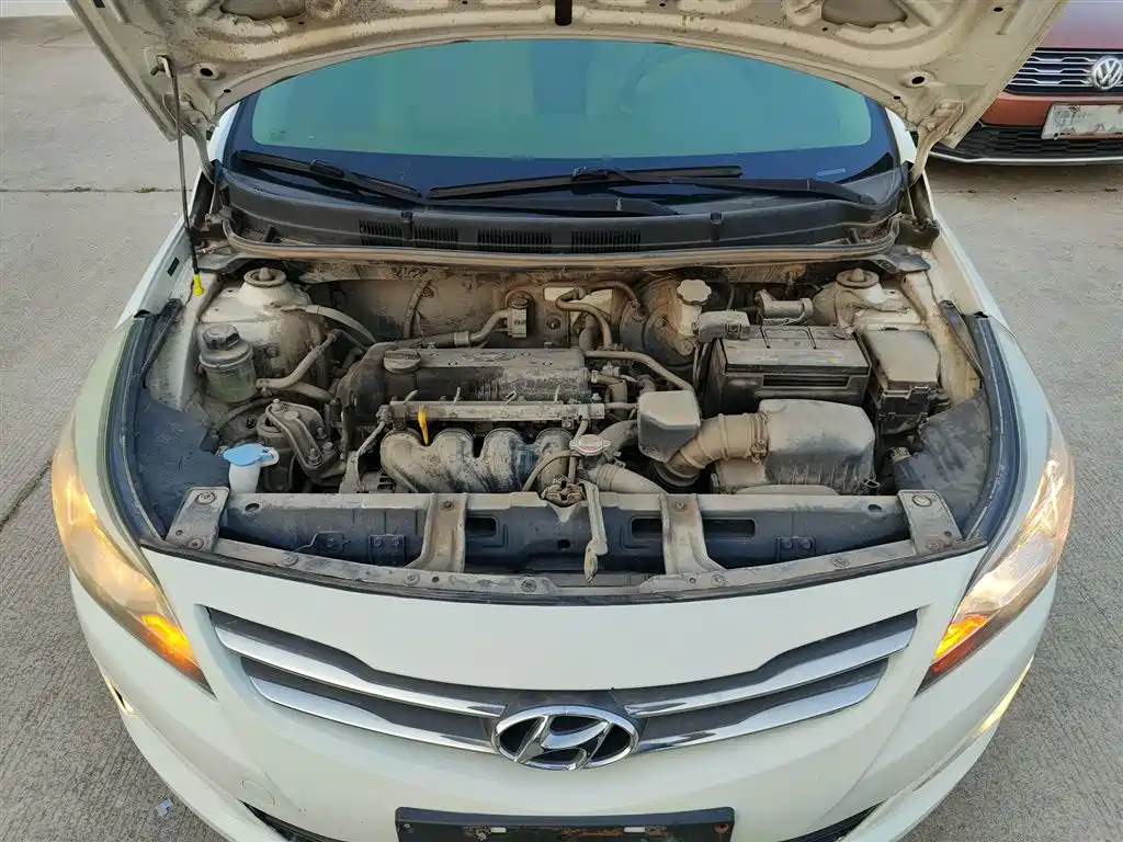 Hyundai Verna 2014 1.4L Manual Smart GLS фото 16