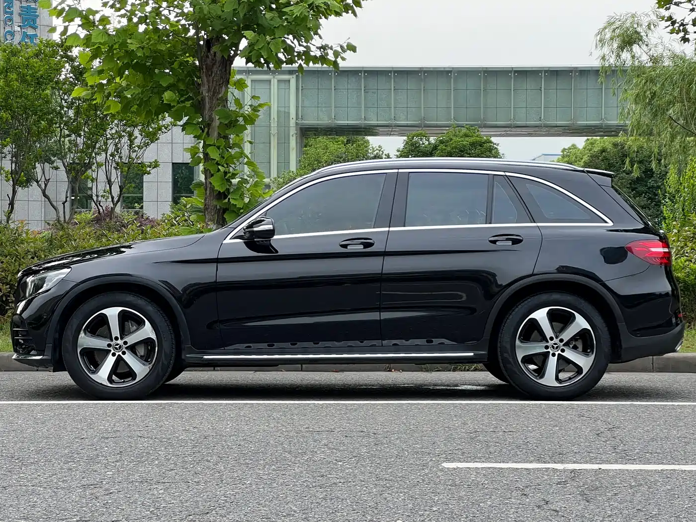 Mercedes-Benz GLC 2018 Facelift GLC 260 4MATIC Luxury фото 5