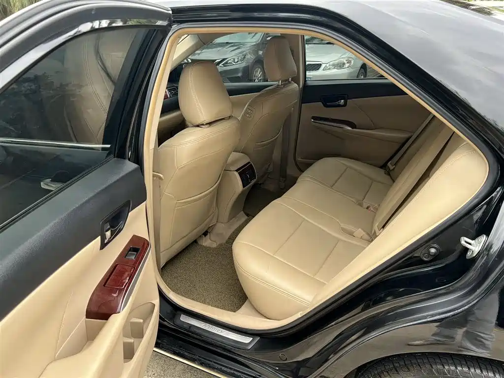 Toyota Camry 2012 2.5G Luxury Edition фото 8