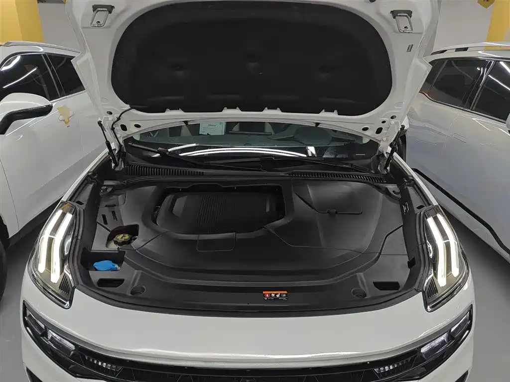 Lynk & Co 06 EM-P 2020 PHEV Plus фото 16