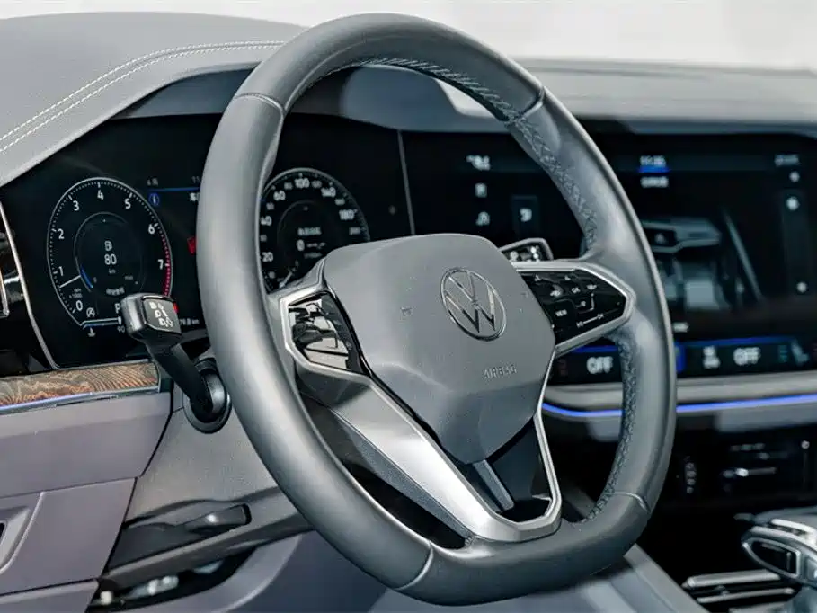 Volkswagen Touareg 2024 2023 3.0TSI R-Line Volcano Rock Paint Sport