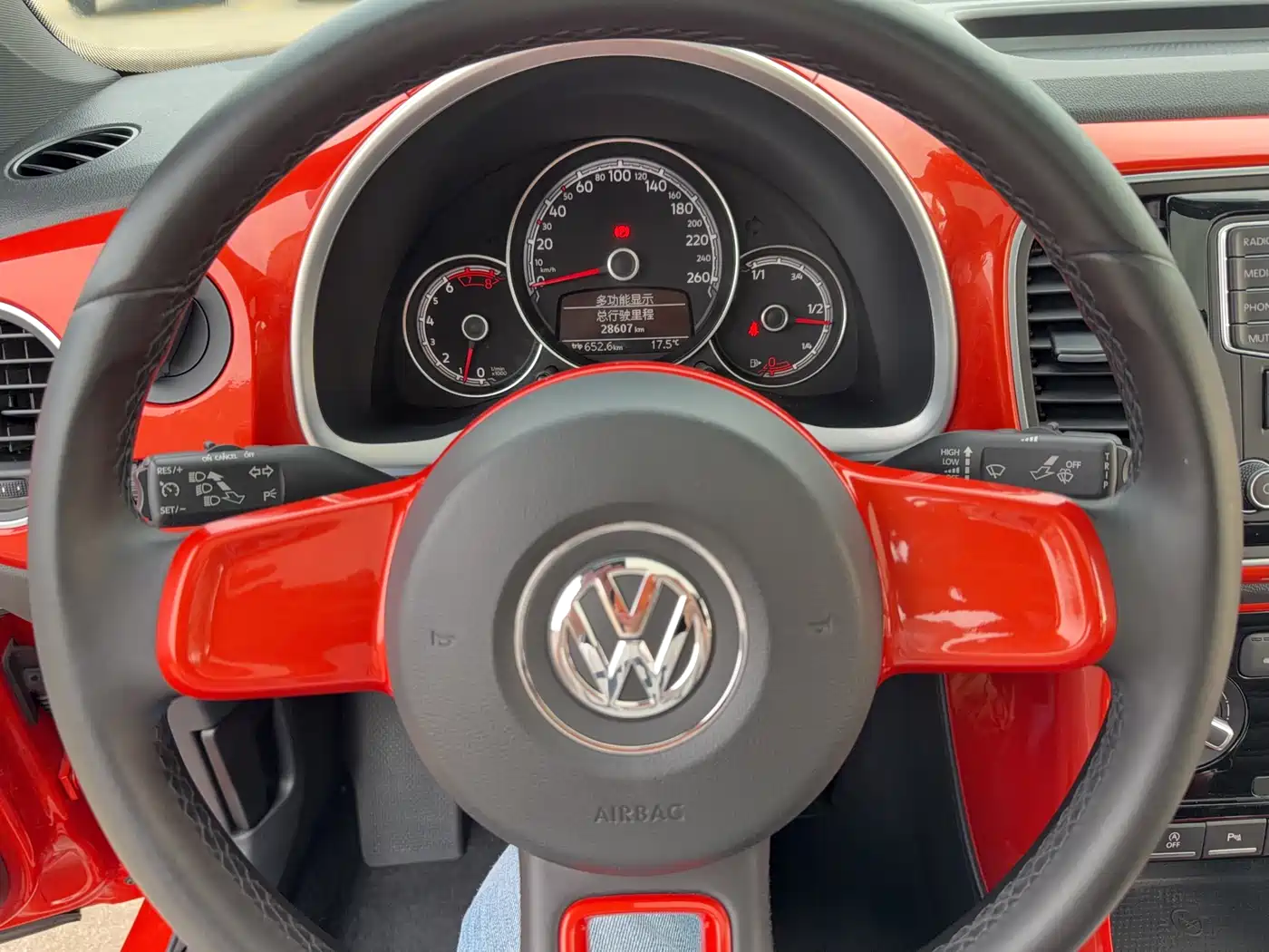 Volkswagen Beetle 2017 180TSI Style фото 8