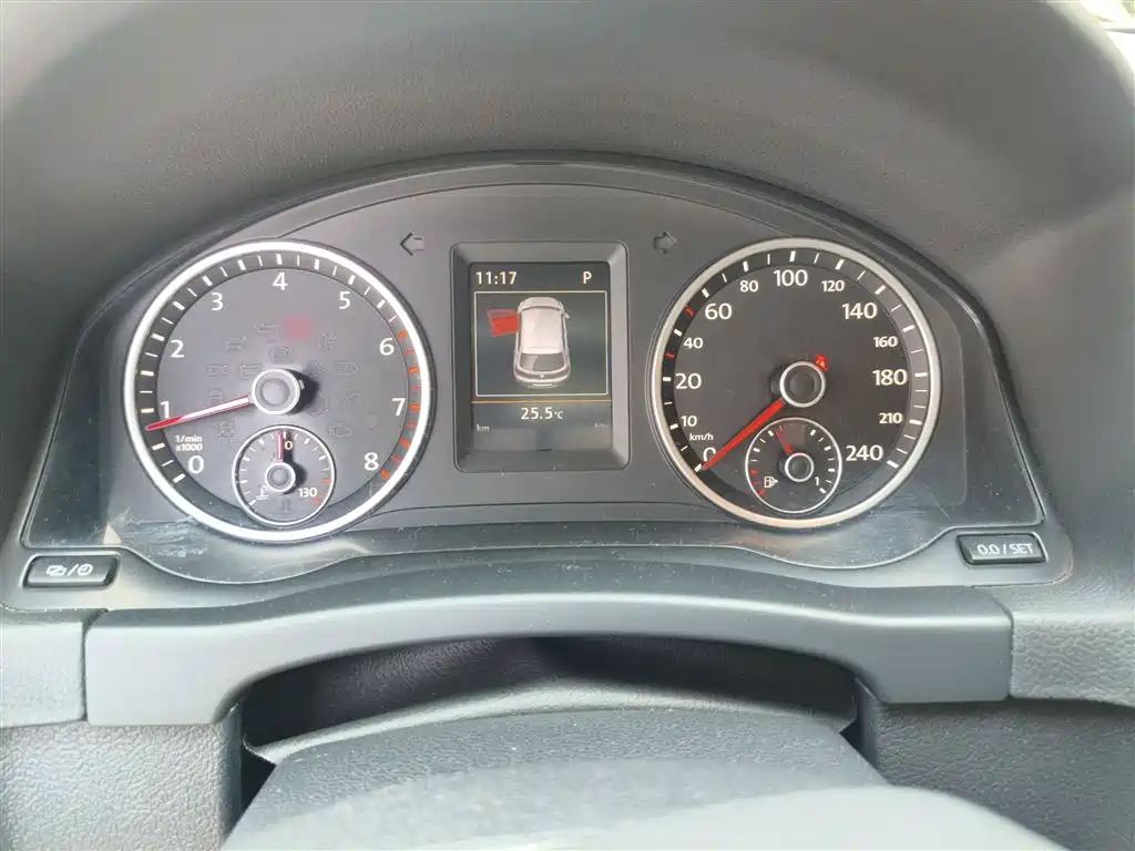 Volkswagen Tiguan 2015 2.0TSI Automatic 4WD Luxury фото 4