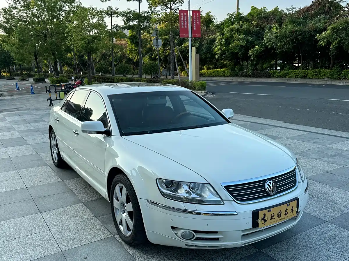 Volkswagen Phaeton 2008 2006 4.2L V8 4-seater Luxury