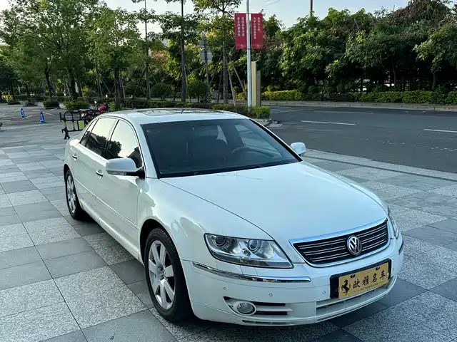  Volkswagen Phaeton 2006 4.2L V8 4-seater Luxury