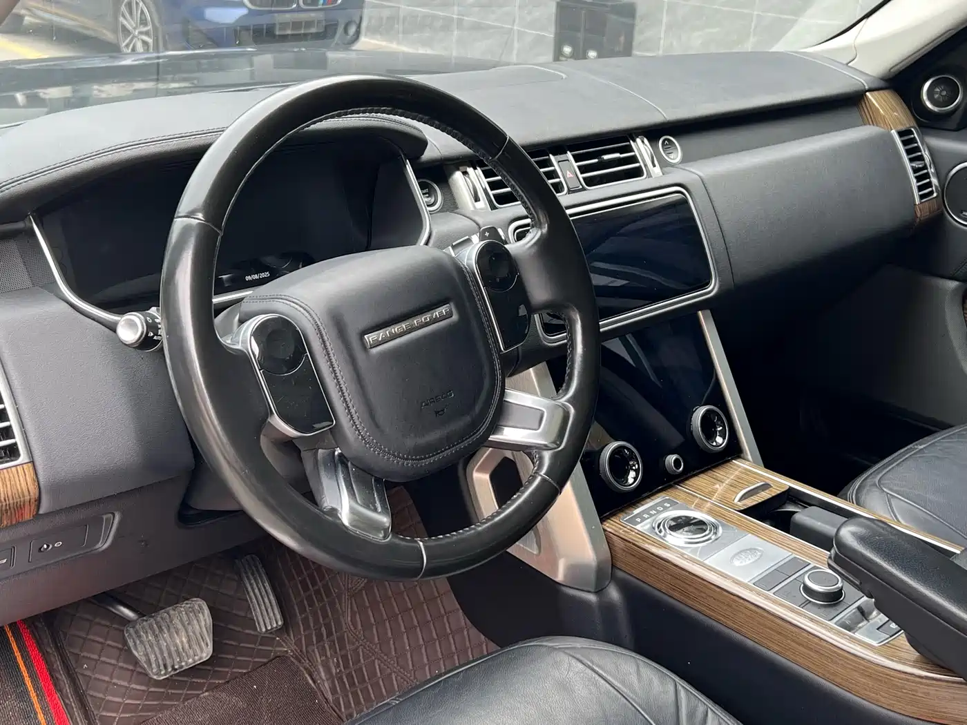 Land Rover Range Rover 2018 3.0 SC V6 Golden Age Edition фото 4