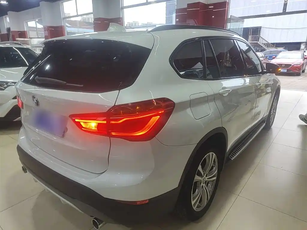 BMW X1 2016 sDrive20Li Luxury Model фото 7