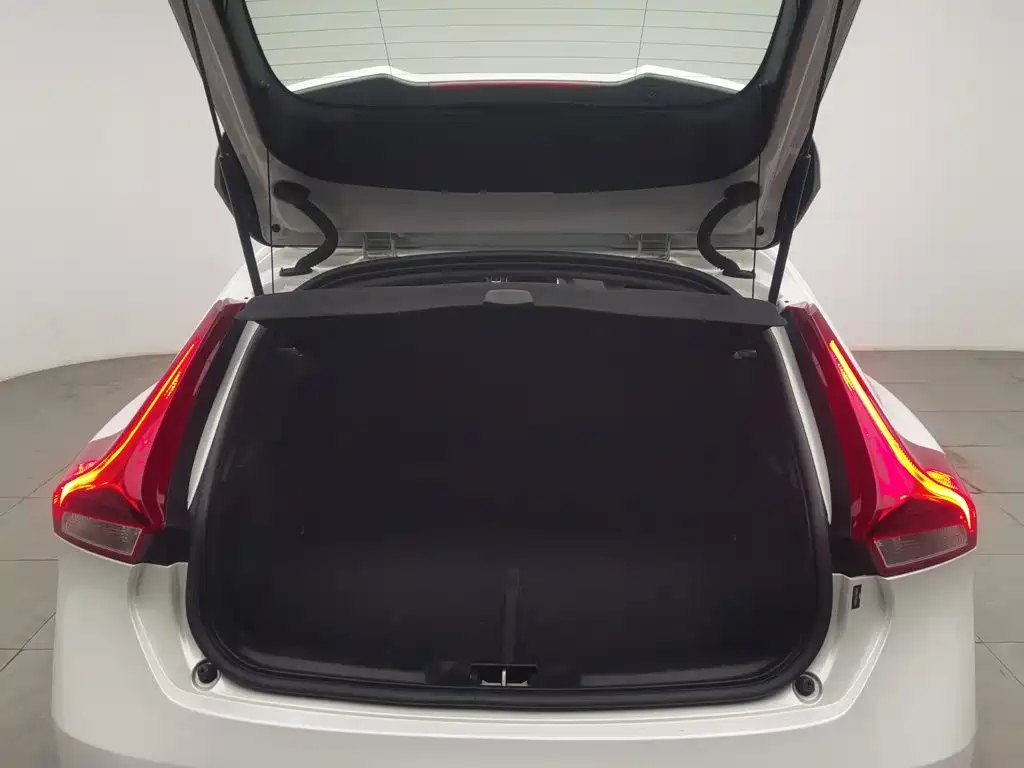Photo 16 - Volvo V40