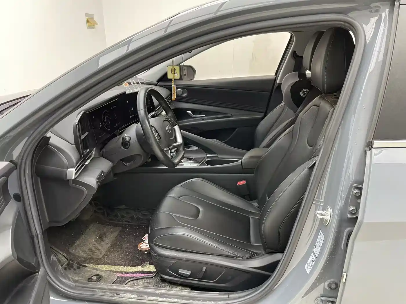 Hyundai Elantra 2021 1.5L CVT LUX Premium Edition фото 8