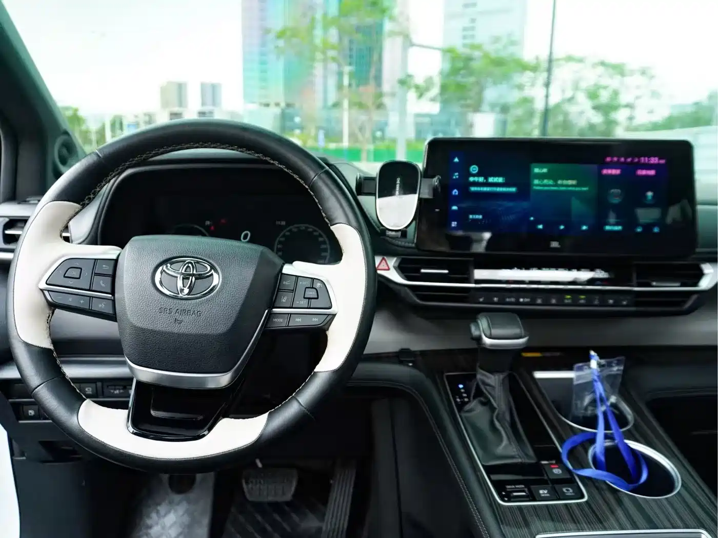 Toyota Granvia 2023 2.5L Hybrid Flagship VIP Edition фото 11