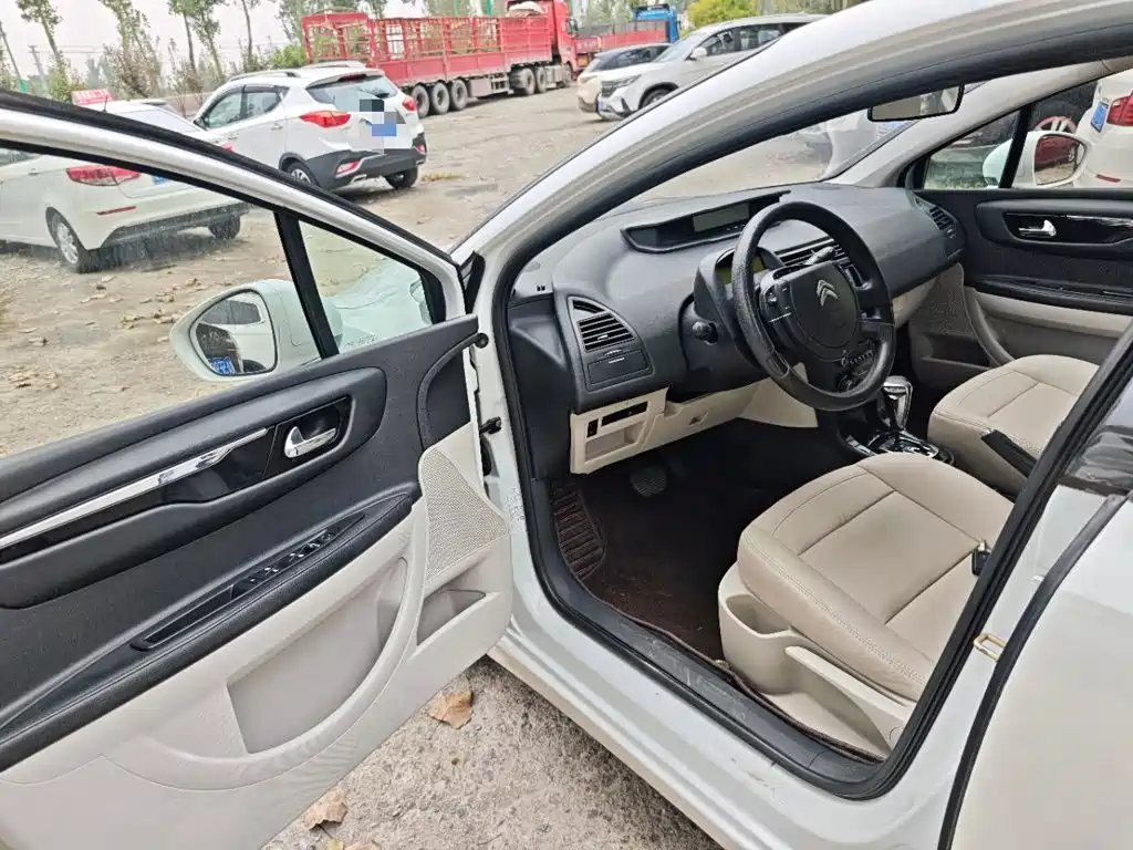 Citroën C-Quatre 2015 2013 Model Sedan 1.6L Automatic Premium Style