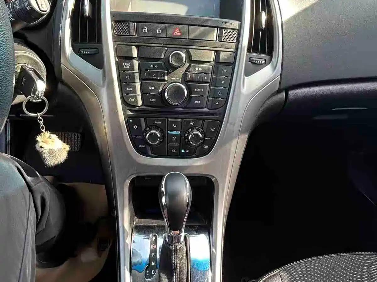 Buick Excelle 2014 XT 1.6L Automatic Fashion фото 7