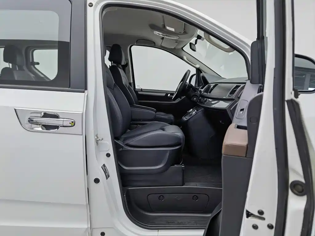SAIC Maxus Maxus G10 2021 2021 2.0T Automatic Elite Edition Gasoline 7-Seater