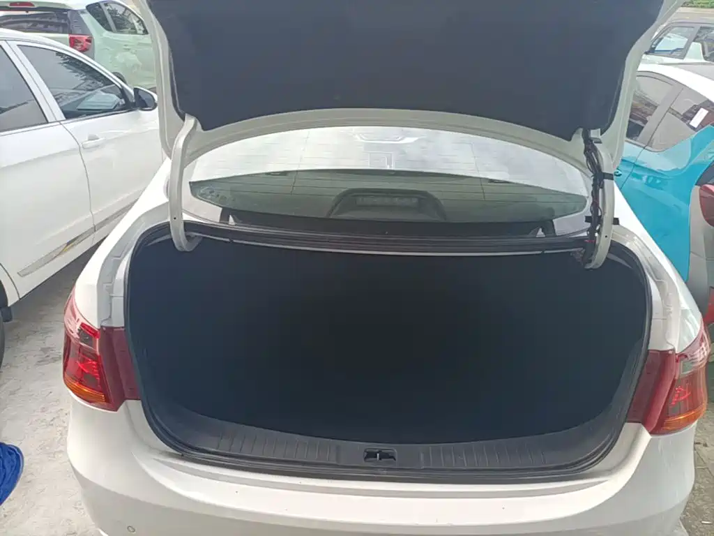 Dongfeng Aeolus Dongfeng Fengshen E70 2023 2023 400H Battery Swap Taxi Version