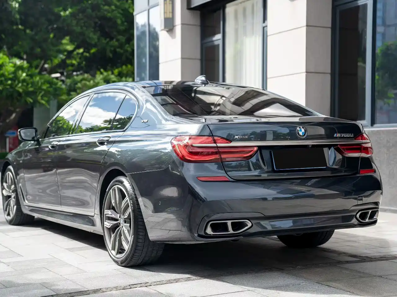 Photo 3 - BMW 7 Series