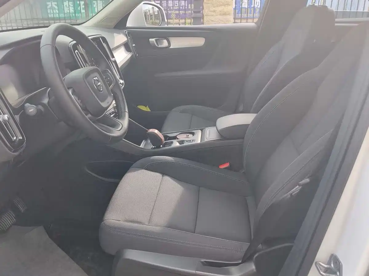 Volvo XC40 2022 2022 Model T4 AWD Smart Drive Fashion Edition